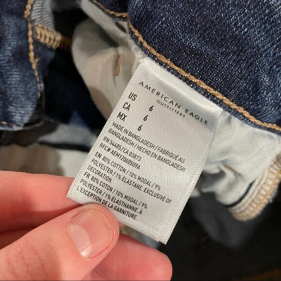 American Eagle High Rise Distressed Dark Wash Mom Denim Jean Shorts Size 6 - Picture 6 of 9